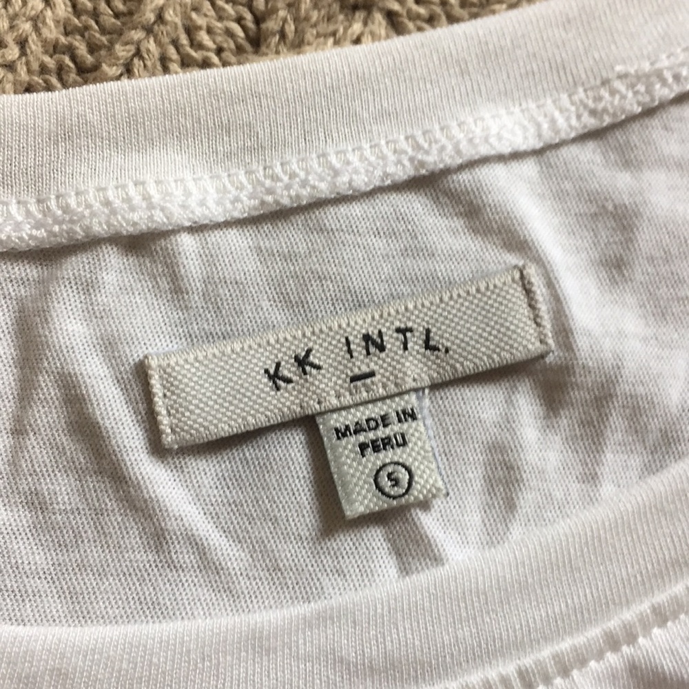 White tee
